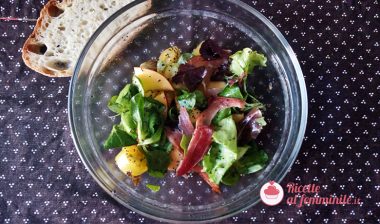 Insalata con pesche e speck