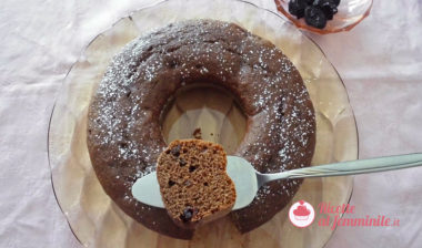 Torta con prugne secche e cioccolato