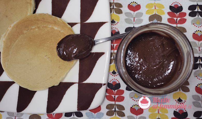 Crema carrube e nocciole vegana 4