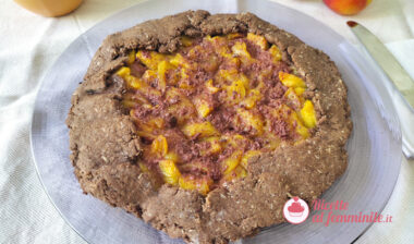 Galette alle pesche con cocco e carruba